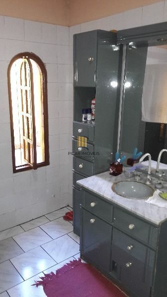 Casa em Porto Alegre, no bairro Aberta dos Morros, com 4 dormitório(s), e 4 banh