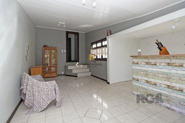 Casa em Porto Alegre, no bairro Floresta, com 3 dormitório(s), e 3 banheiros, à