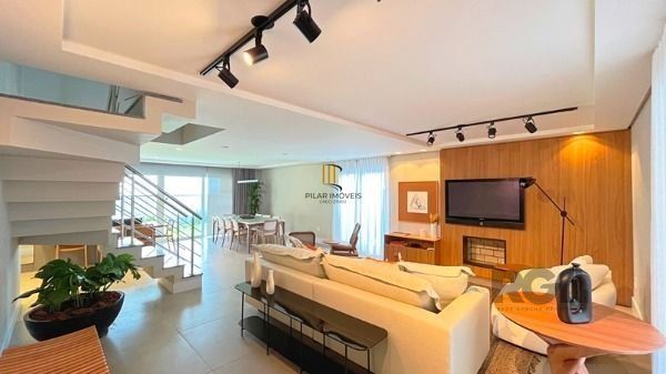 Casa Condominio para Venda - 364m², 3 dormitórios, sendo 3 suites, 2 vagas - Ped