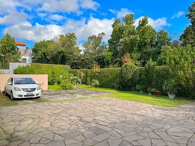 Ótima Residência com 3 dormitórios á venda no Bairro Ipanema.