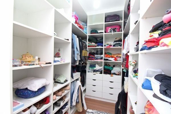 Casa Condominio em Porto Alegre, no bairro Glória, com 3 dormitório(s), e 3 banh