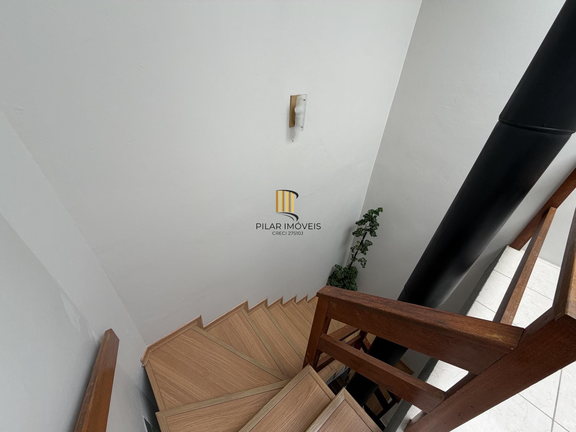 Casa 4 dormitórios no bairro Serraria