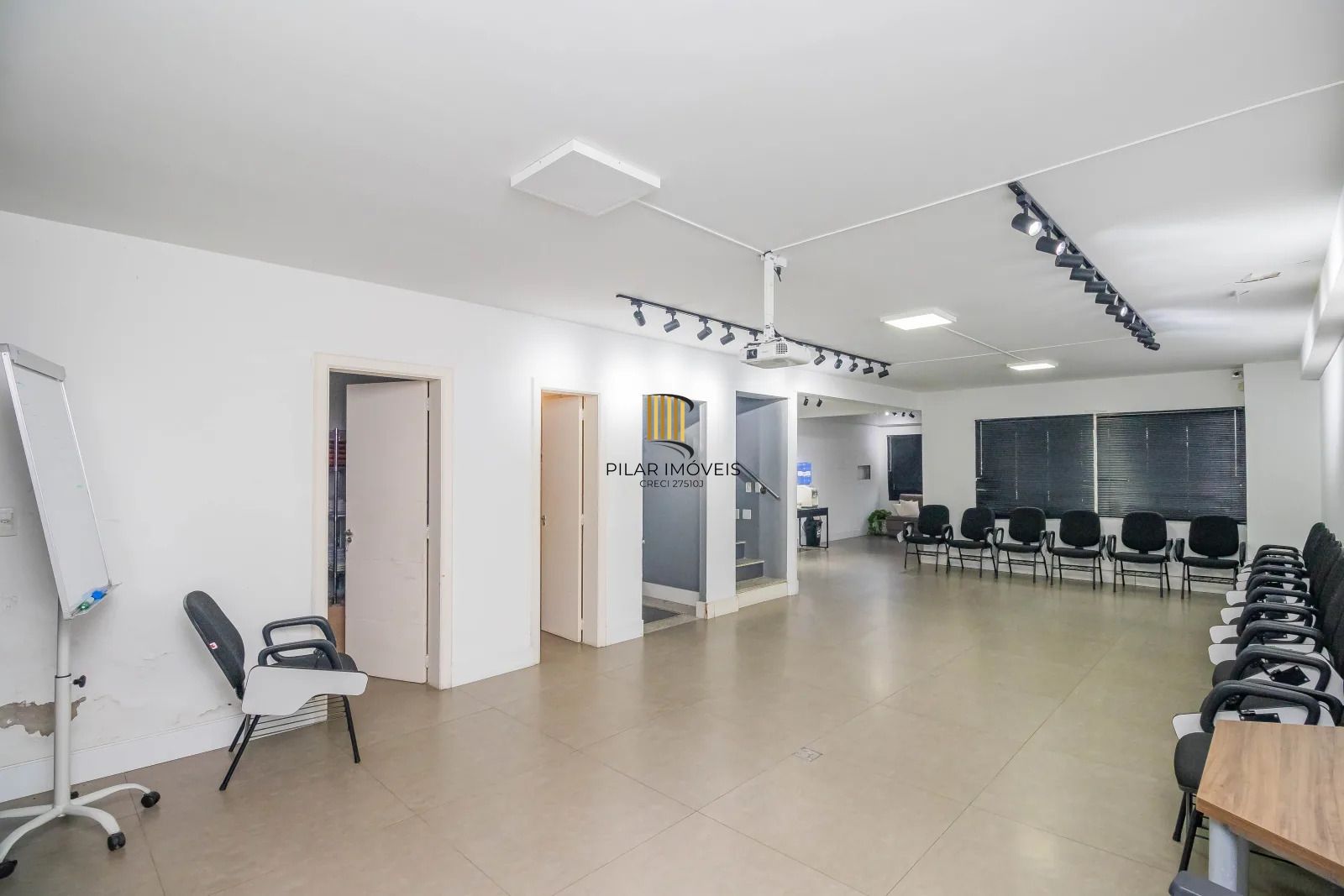 Casa a venda, 4 quartos, 2 vagas, 4 banheiros, Bairro Chacara das Pedras, em Porto Alegre/RS