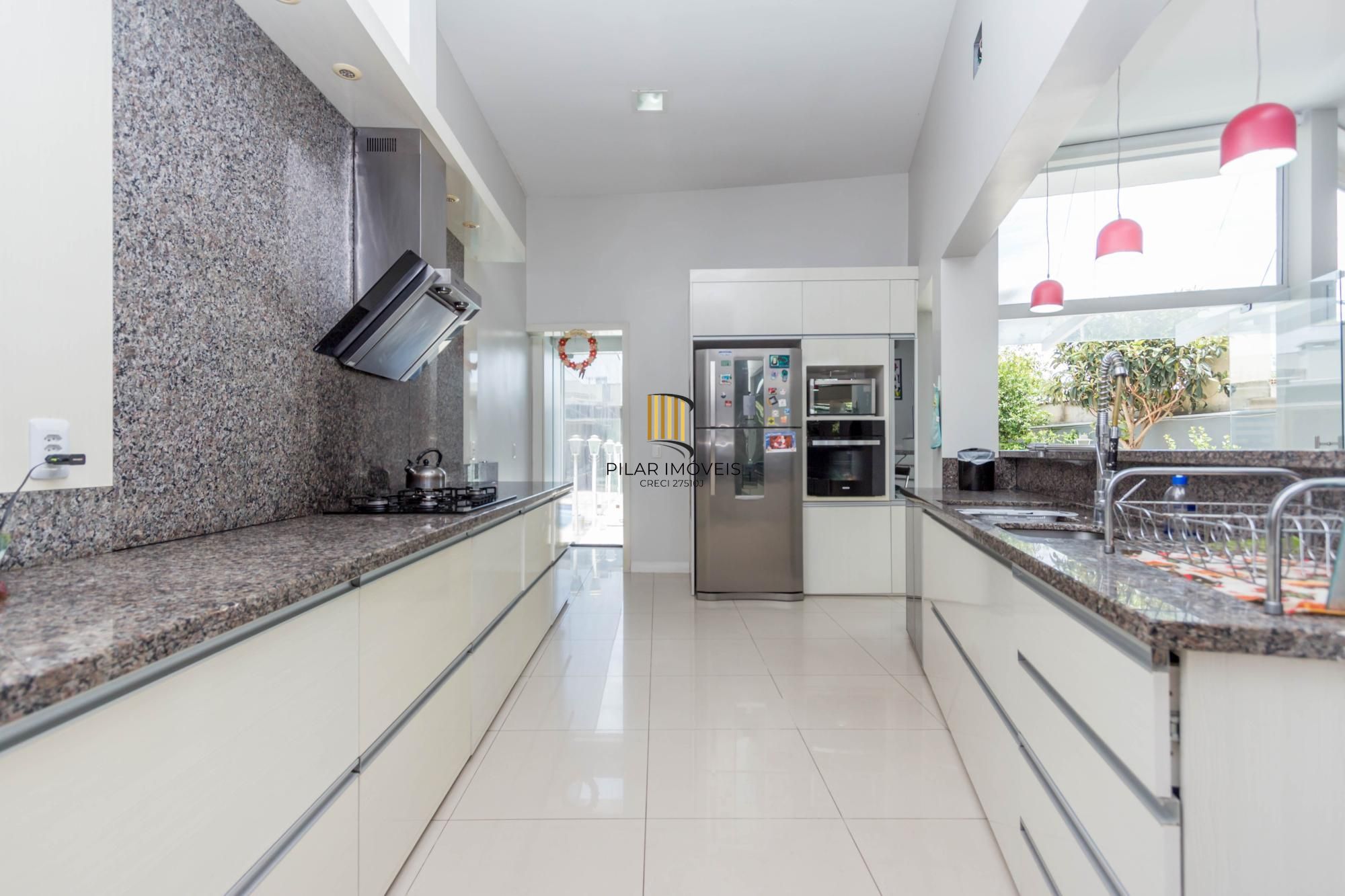 Casa Alto Padrão 3 dormitórios, 2 suítes, 4 banheiros, 4 vagas/box, Bairro Santo Antonio em Porto Alegre RS