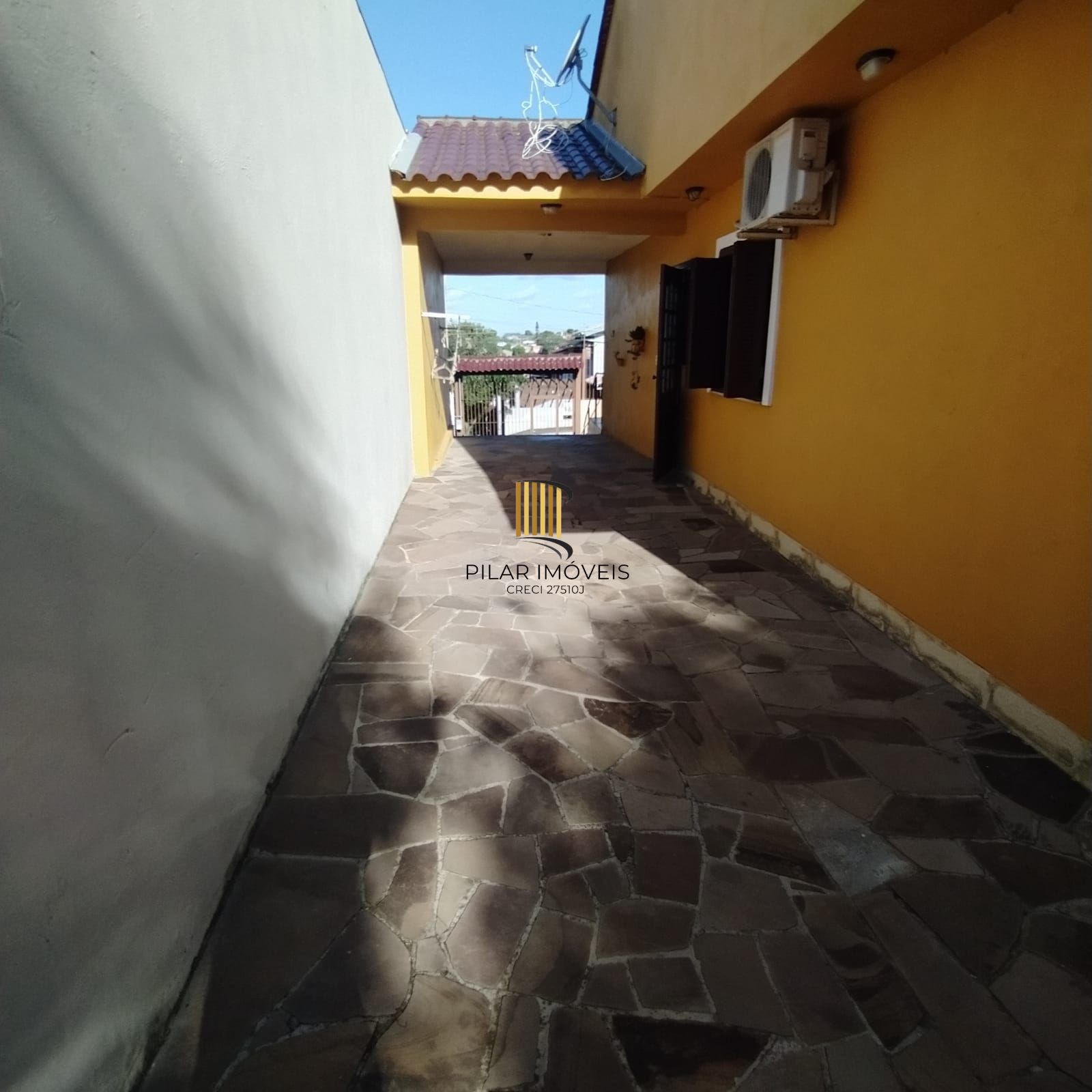 Casa 2 quartos, suíte, cozinha grande, lavanderia, aquecimento a gas, pátio grande