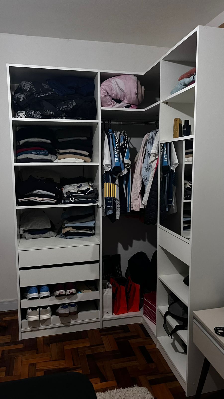 Apartamento 2 quartos, c/móveis planejado, refrigerador e máq. de lavar, sol da manhã,