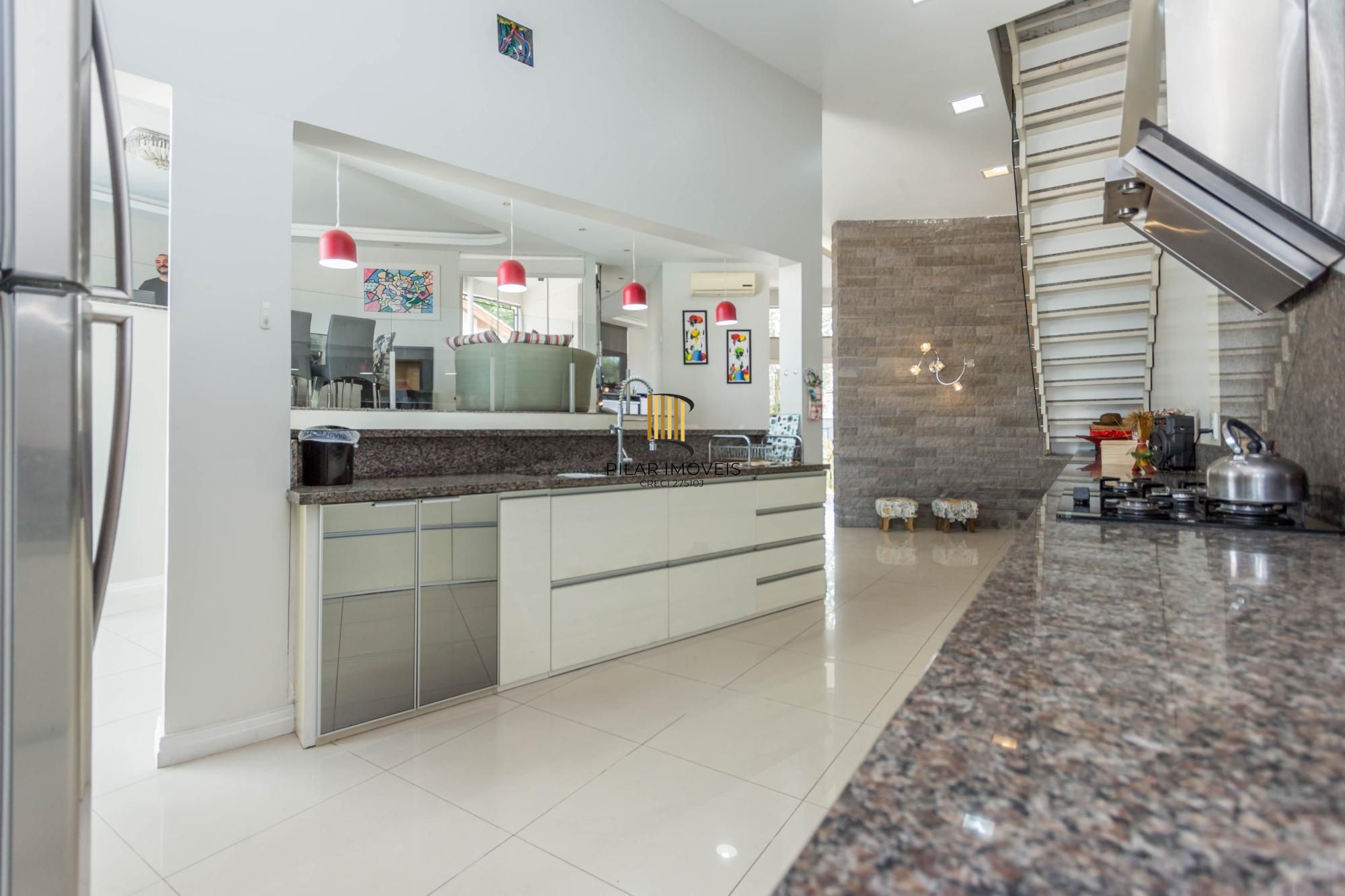 Casa Alto Padrão 3 dormitórios, 2 suítes, 4 banheiros, 4 vagas/box, Bairro Santo Antonio em Porto Alegre RS