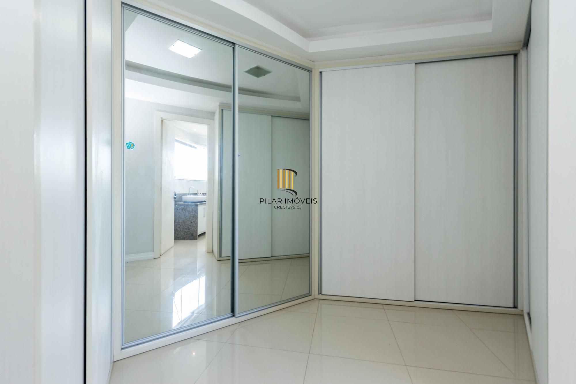Casa Alto Padrão 3 dormitórios, 2 suítes, 4 banheiros, 4 vagas/box, Bairro Santo Antonio em Porto Alegre RS