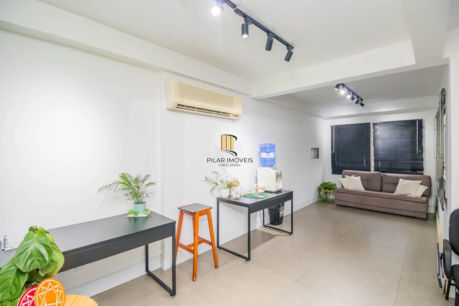 Casa a venda, 4 quartos, 2 vagas, 4 banheiros, Bairro Chacara das Pedras, em Porto Alegre/RS