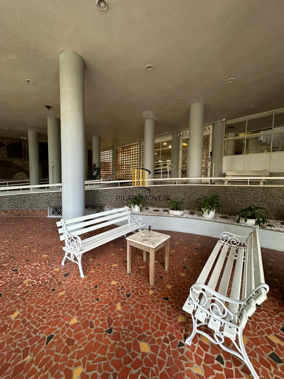 Apartamento 2 dormitórios a venda no Bairro Moinhos de Vento em Porto Alegre RS