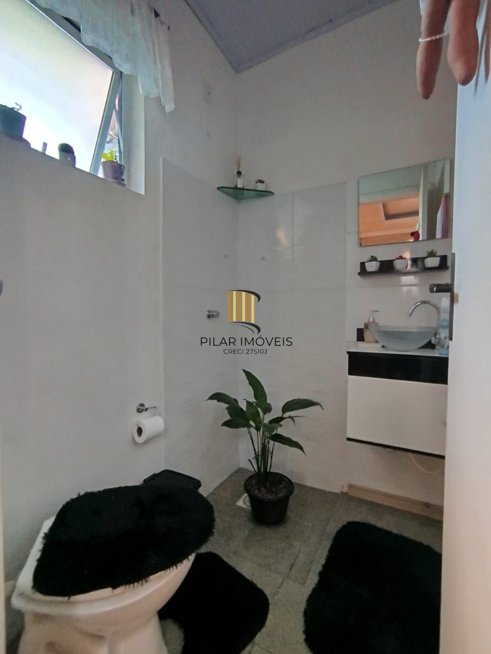 Ótima casa c/3 quartos, suite, 2 vagas e 120m², próximo á Igreja São Jorge