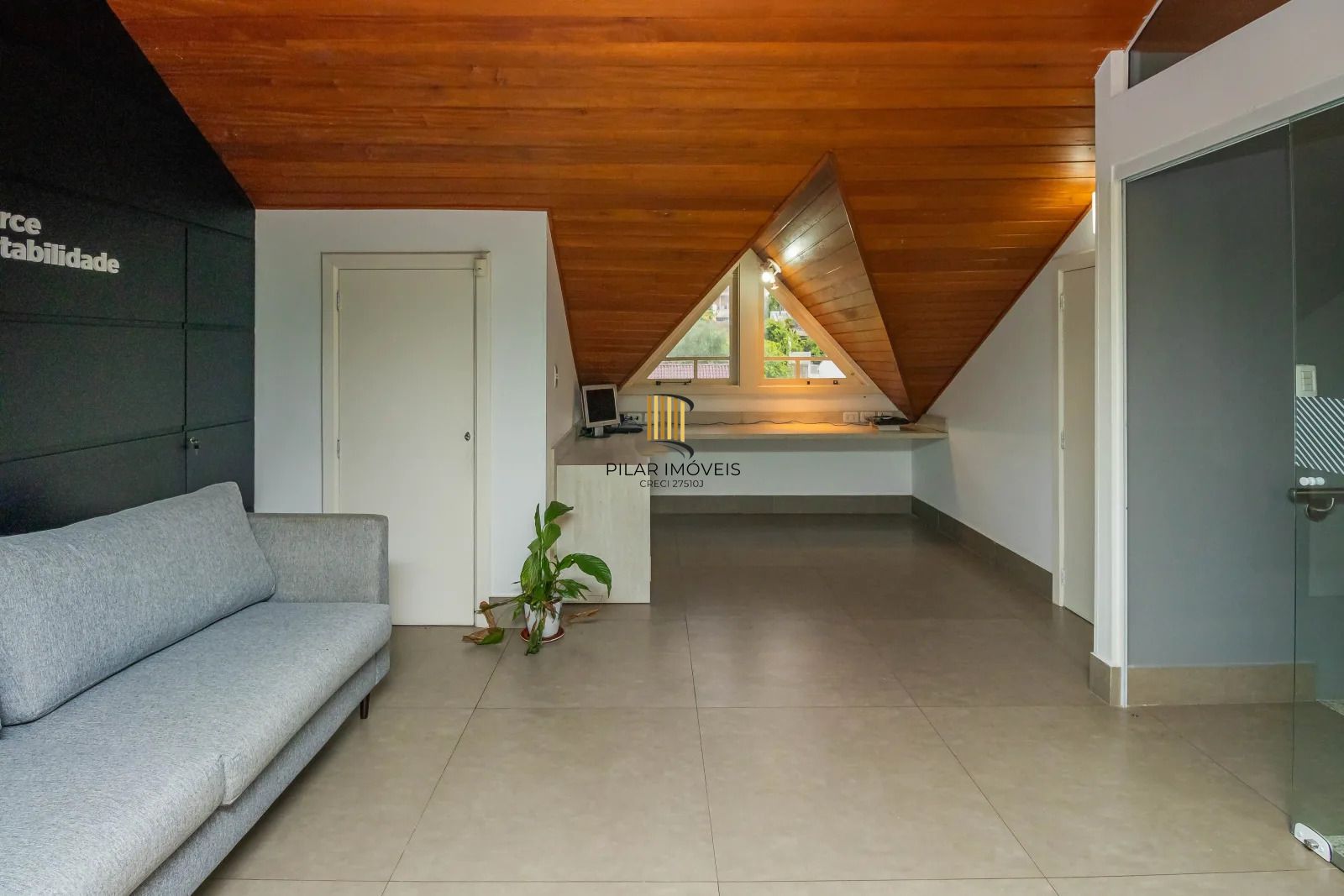 Casa a venda, 4 quartos, 2 vagas, 4 banheiros, Bairro Chacara das Pedras, em Porto Alegre/RS