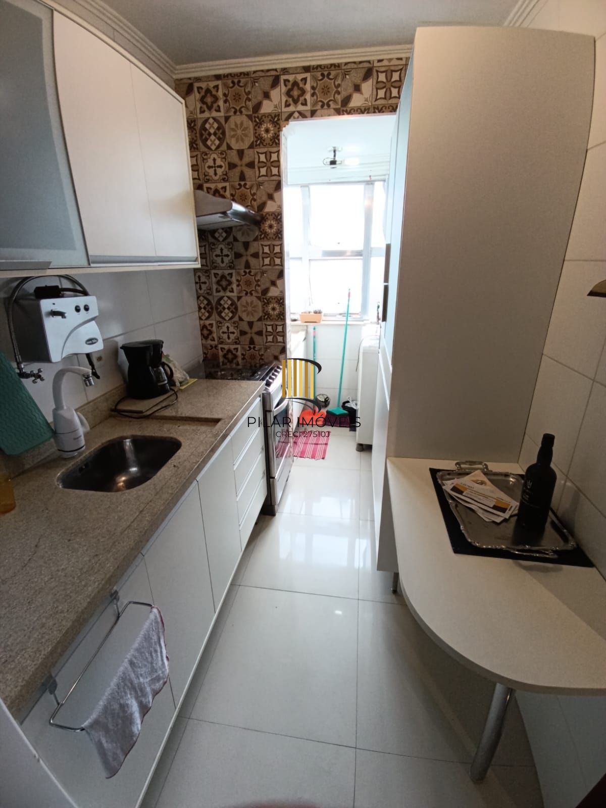 Apartamento 2 quartos, ótima posição solar, REFORMADO, Semi MOBILIADO e ótima localização! no Bairro Santo Antonio / Santana, em Porto Alegre RS