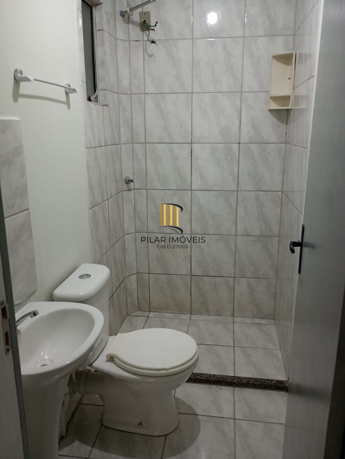 EXCELENTE APARTAMENTO COM DOIS DORMITÓRIOS, NO BAIRRO PINHEIRO, aproveite!!