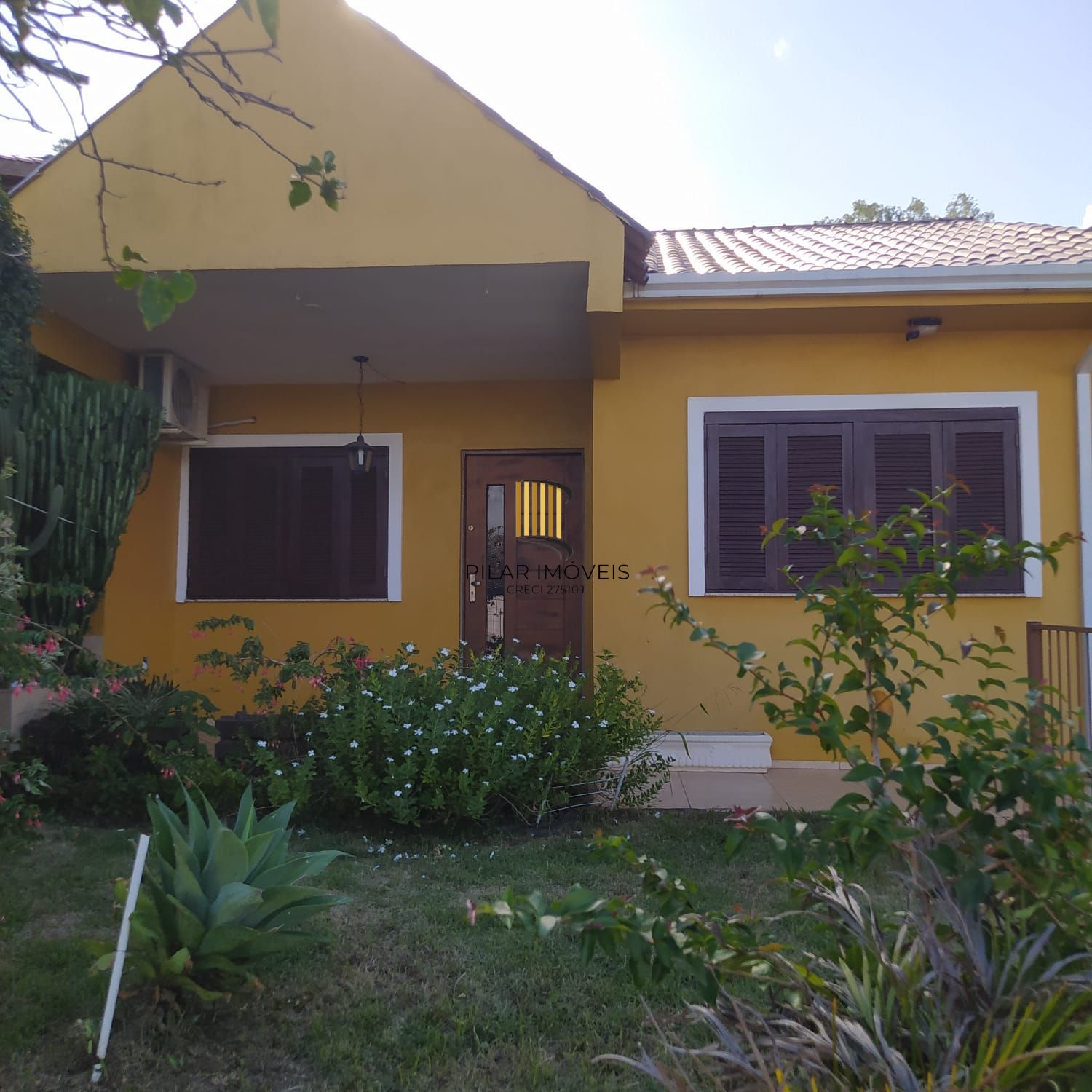 Casa 2 quartos, suíte, cozinha grande, lavanderia, aquecimento a gas, pátio grande