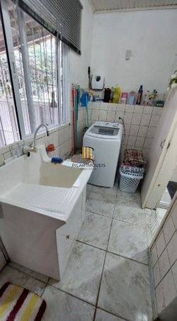 Ótima casa c/3 quartos, suite, 2 vagas e 120m², próximo á Igreja São Jorge