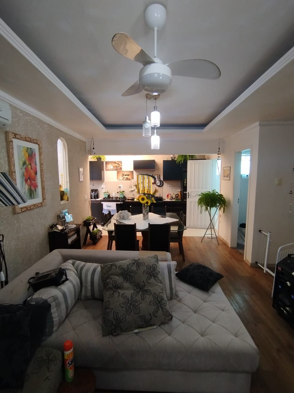 Ótima casa c/3 quartos, suite, 2 vagas e 120m², próximo á Igreja São Jorge