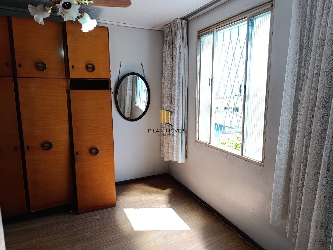 Amplo terreno com 2 e 3 casas no Bairro Jardim Carvalho em Porto Alegre/RS. Excelente oportunidade para moradia ou investimento!