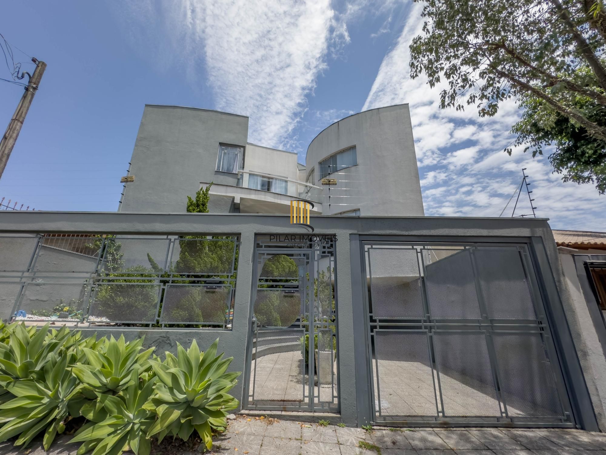Casa Alto Padrão 3 dormitórios, 2 suítes, 4 banheiros, 4 vagas/box, Bairro Santo Antonio em Porto Alegre RS