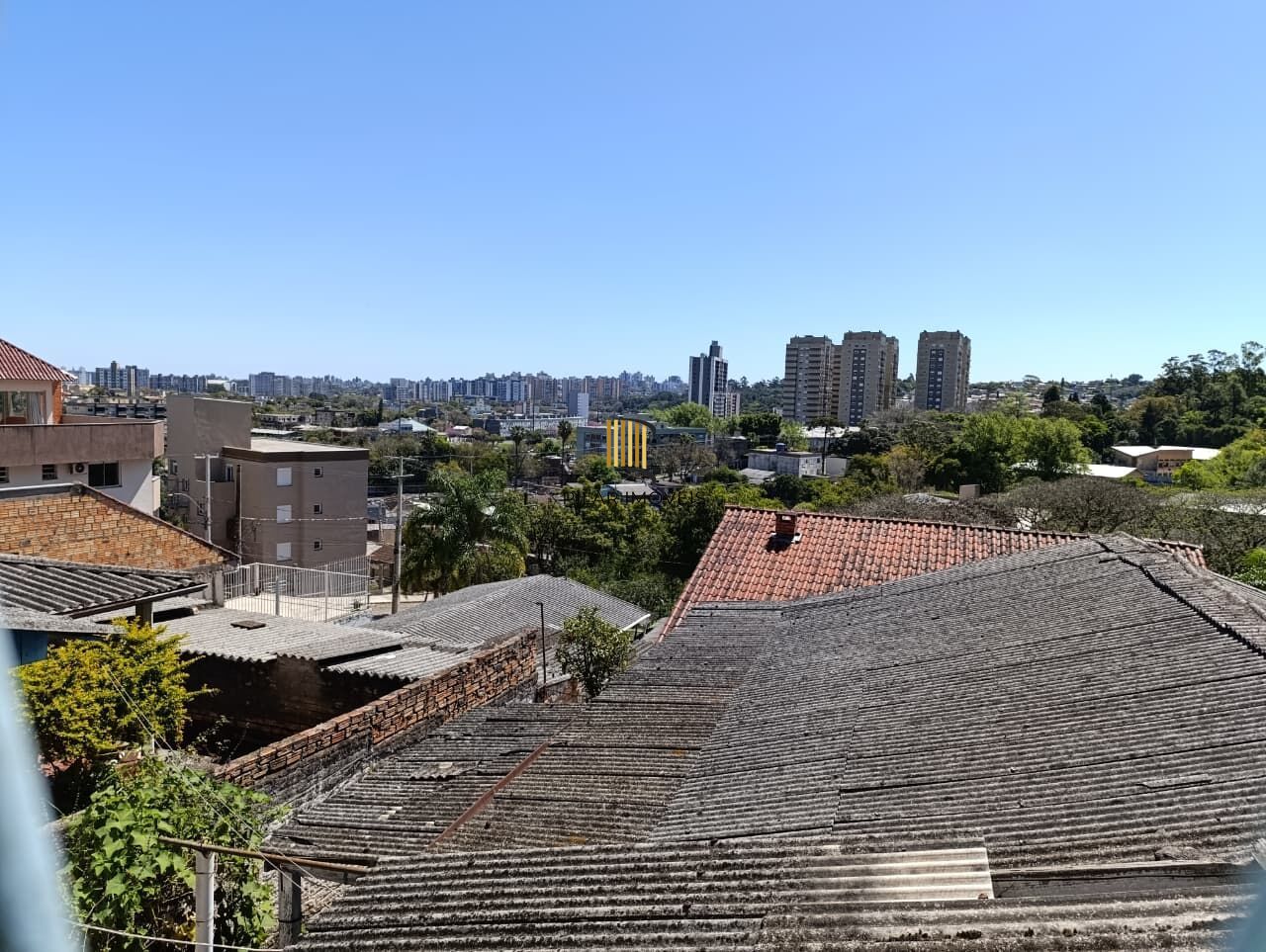 Amplo terreno com 2 e 3 casas no Bairro Jardim Carvalho em Porto Alegre/RS. Excelente oportunidade para moradia ou investimento!