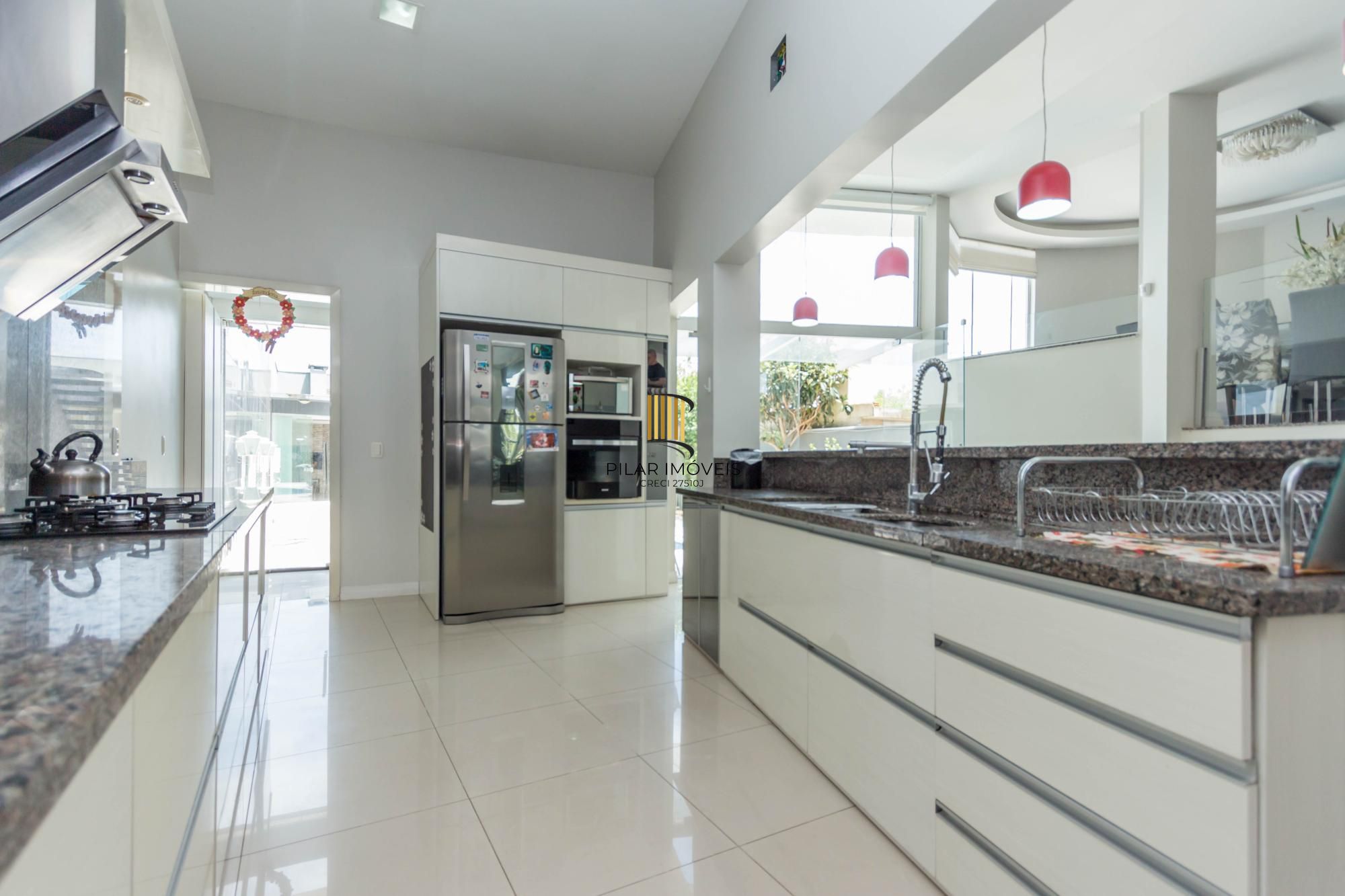 Casa Alto Padrão 3 dormitórios, 2 suítes, 4 banheiros, 4 vagas/box, Bairro Santo Antonio em Porto Alegre RS