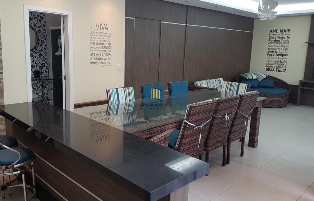 Casa Alto Padrão 3 dormitórios, 2 suítes, 4 banheiros, 4 vagas/box, Bairro Santo Antonio em Porto Alegre RS