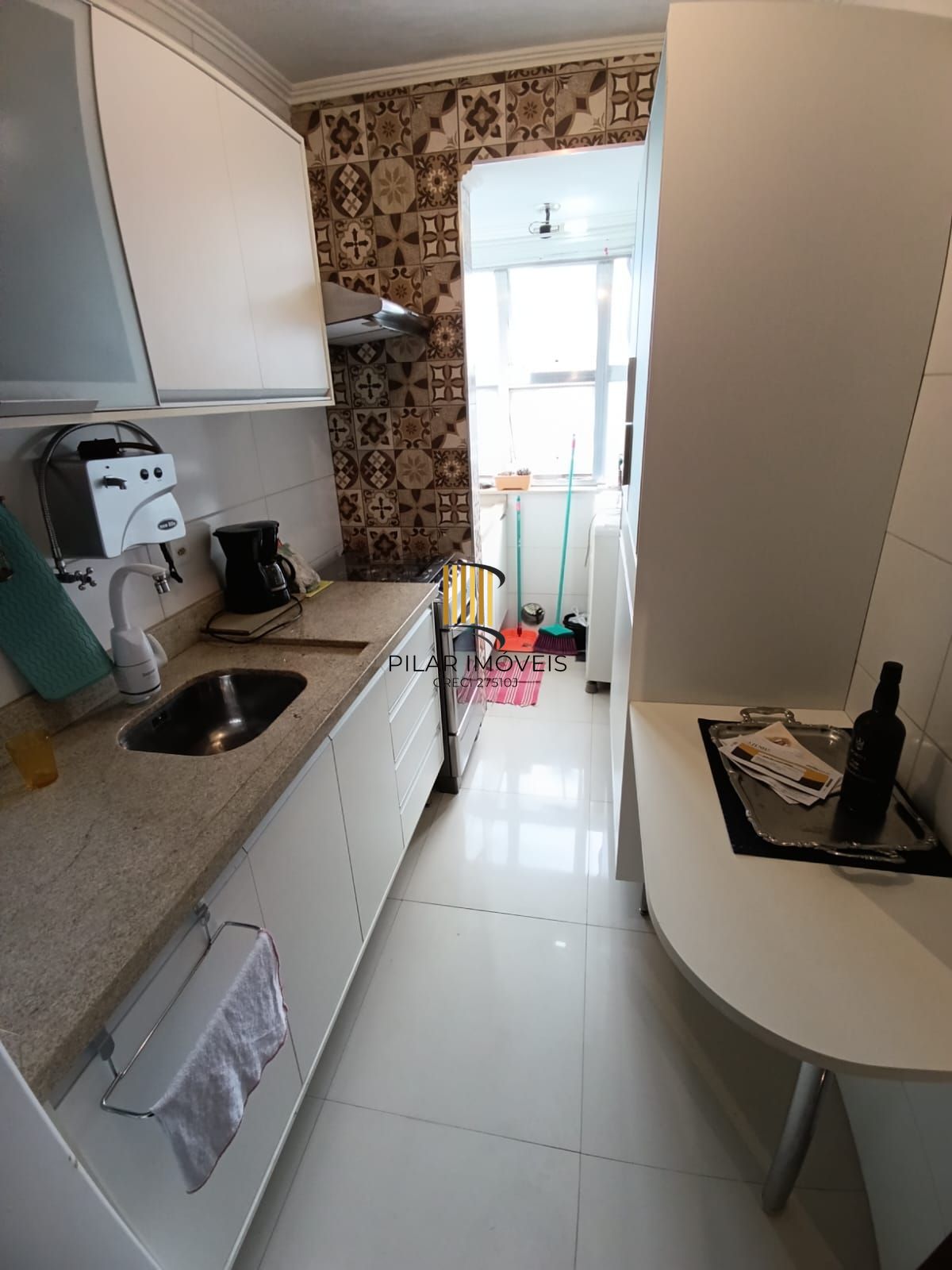 Apartamento 2 quartos, ótima posição solar, REFORMADO, Semi MOBILIADO e ótima localização! no Bairro Santo Antonio / Santana, em Porto Alegre RS