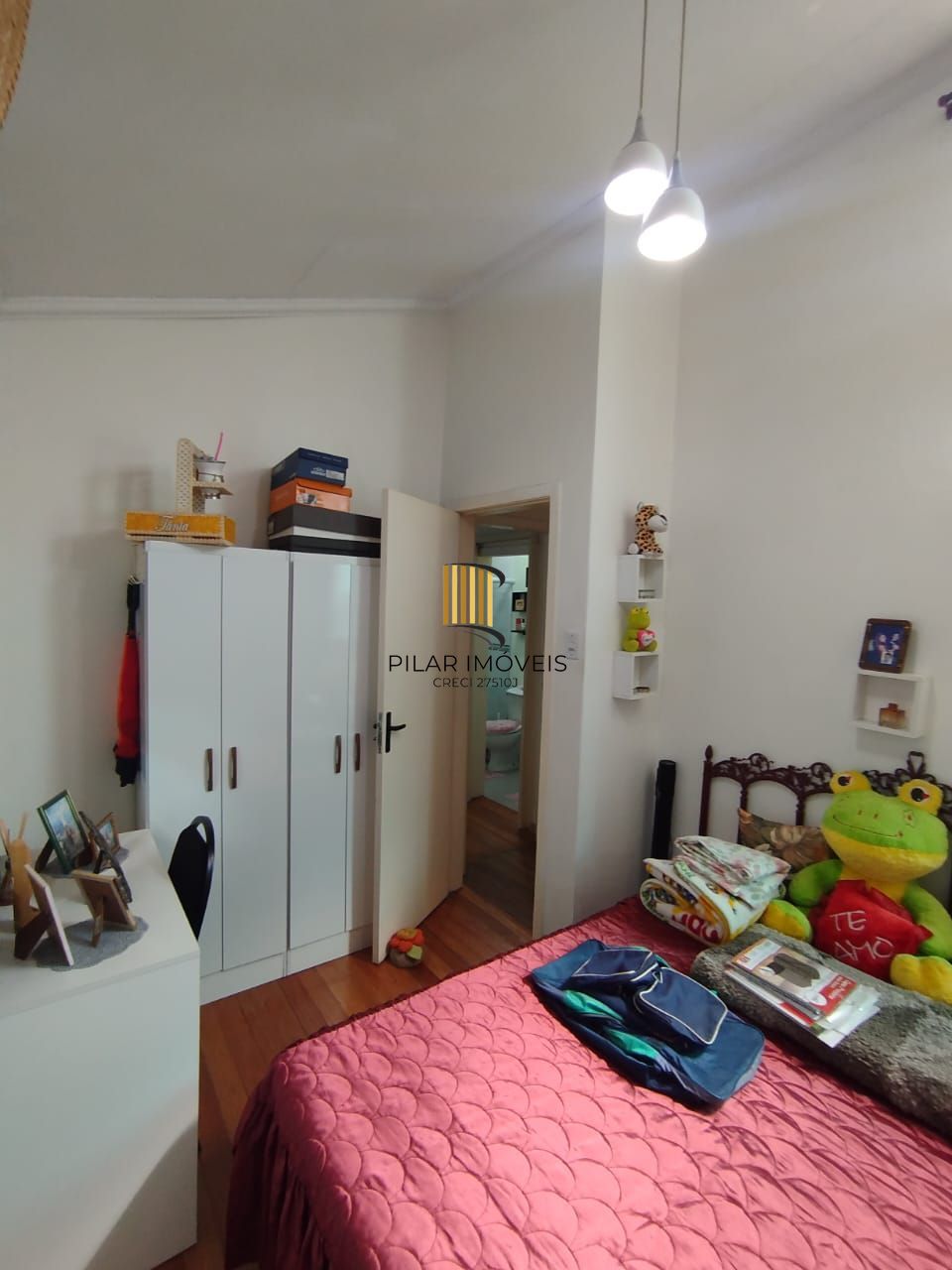 Ótima casa c/3 quartos, suite, 2 vagas e 120m², próximo á Igreja São Jorge