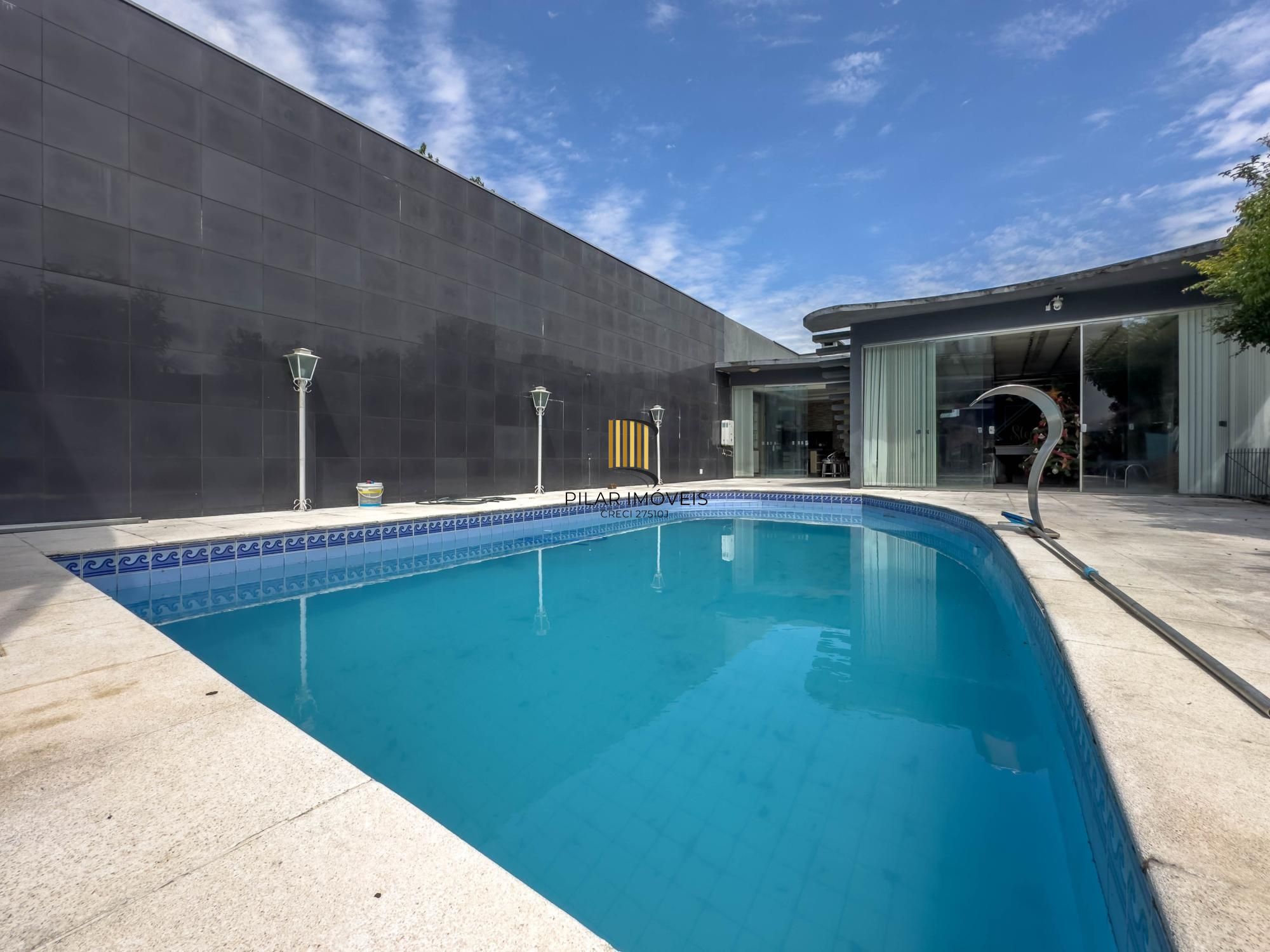 Casa Alto Padrão 3 dormitórios, 2 suítes, 4 banheiros, 4 vagas/box, Bairro Santo Antonio em Porto Alegre RS