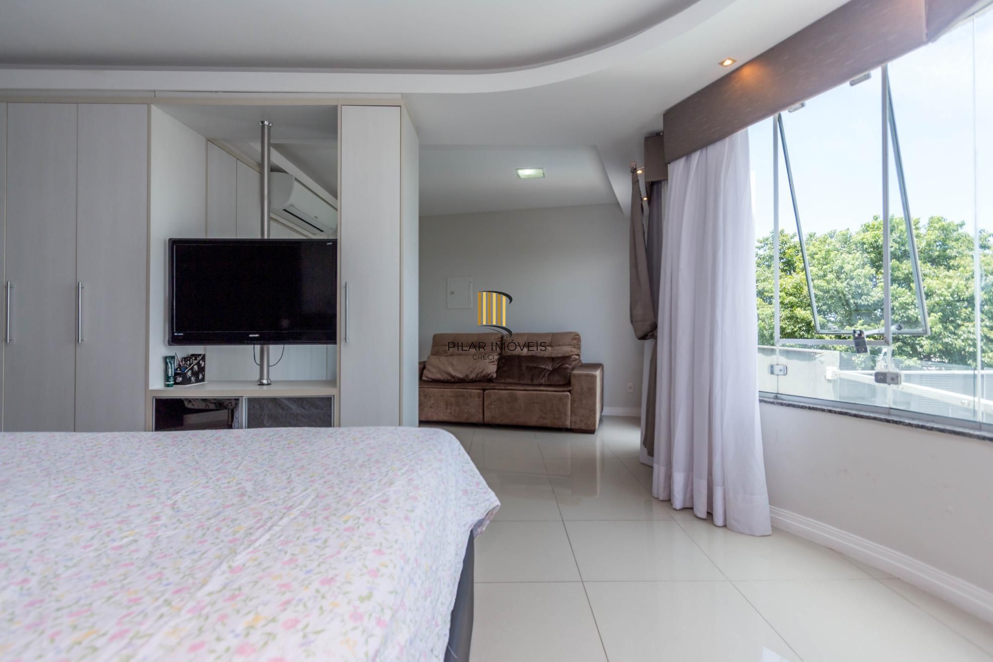 Casa Alto Padrão 3 dormitórios, 2 suítes, 4 banheiros, 4 vagas/box, Bairro Santo Antonio em Porto Alegre RS
