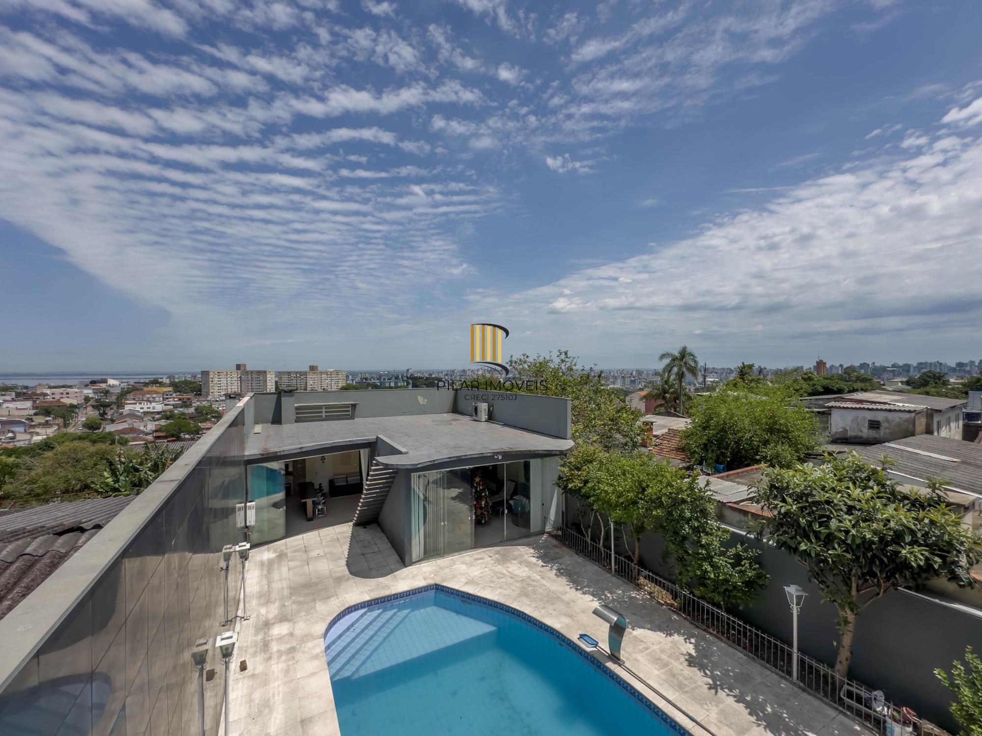 Casa Alto Padrão 3 dormitórios, 2 suítes, 4 banheiros, 4 vagas/box, Bairro Santo Antonio em Porto Alegre RS