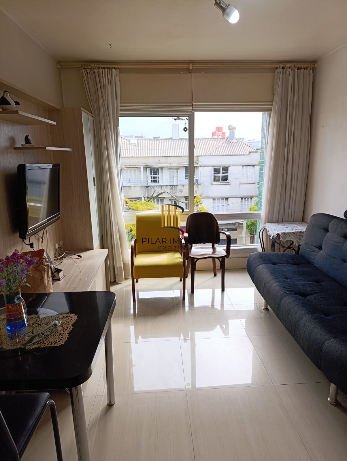 Apartamento 2 quartos, ótima posição solar, REFORMADO, Semi MOBILIADO e ótima localização! no Bairro Santo Antonio / Santana, em Porto Alegre RS