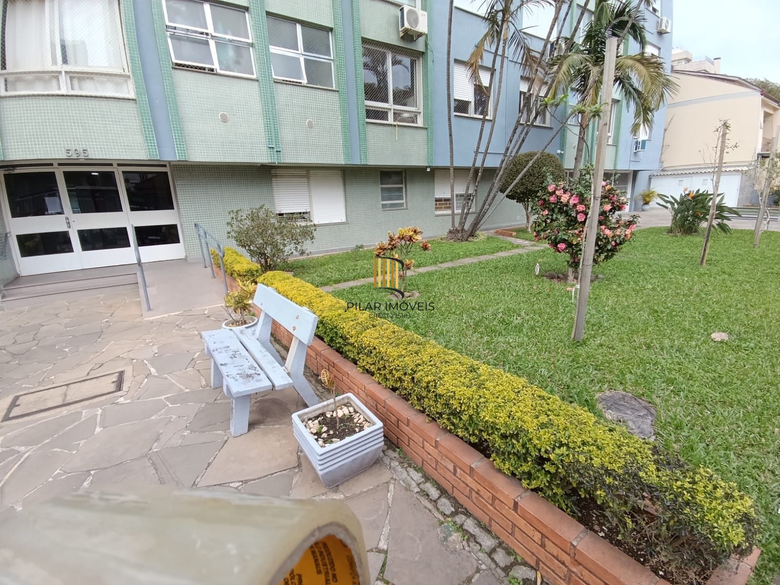 Apartamento 2 quartos, ótima posição solar, REFORMADO, Semi MOBILIADO e ótima localização! no Bairro Santo Antonio / Santana, em Porto Alegre RS