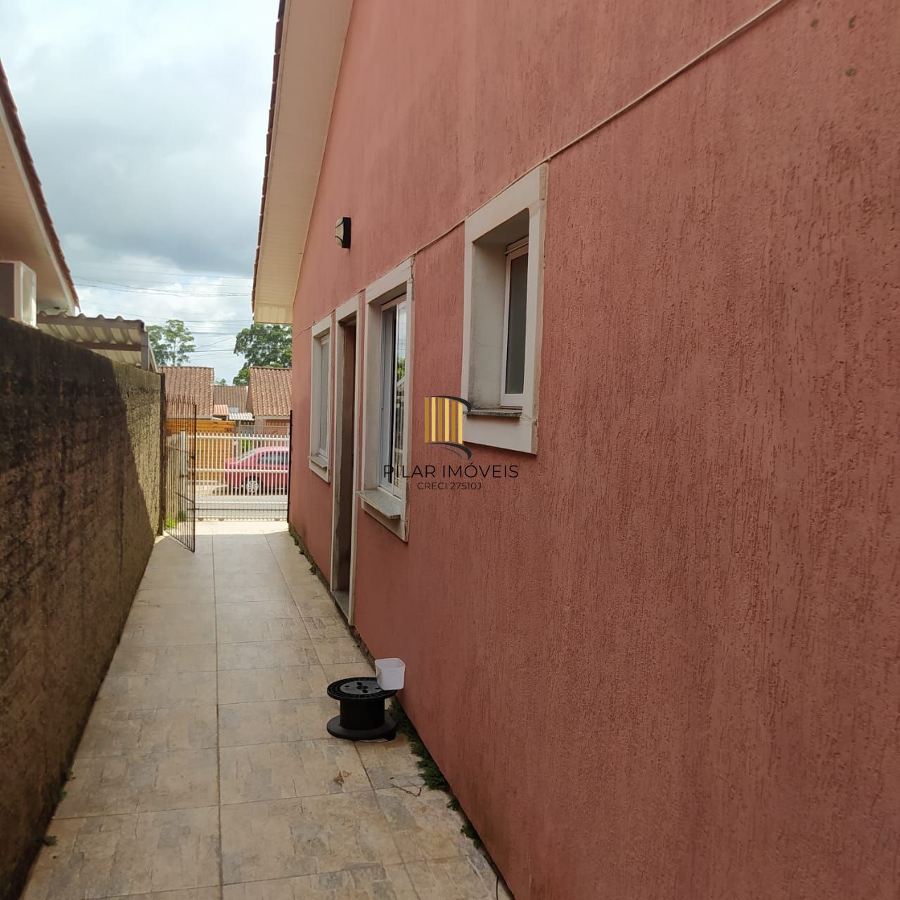 Casa 2 quartos, 2 vagas, portão de correr com motor, pátio, próximo ao Carrefour Viamão.