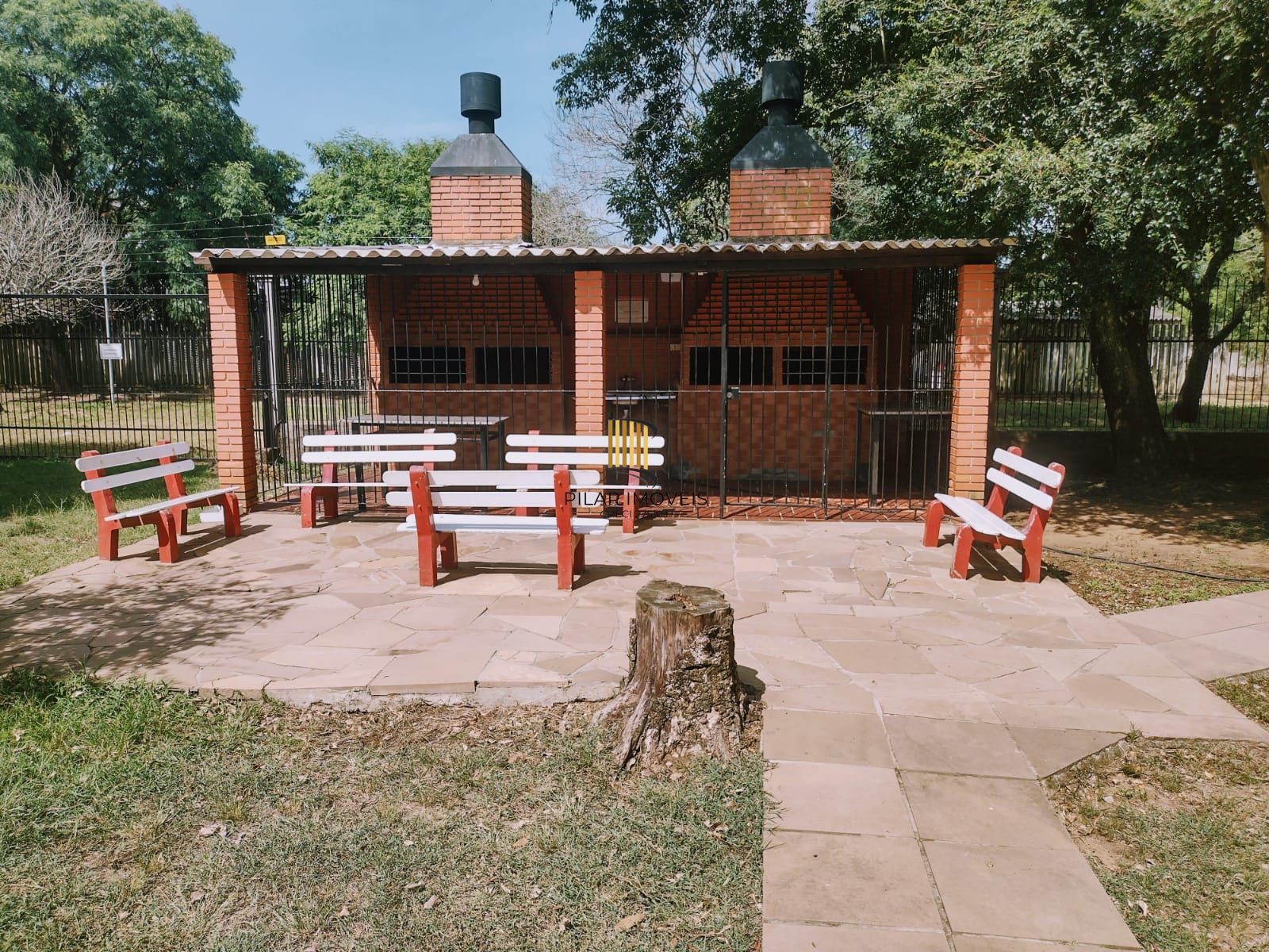 Apartamento 2 quartos, c/móveis planejado, refrigerador e máq. de lavar, sol da manhã,