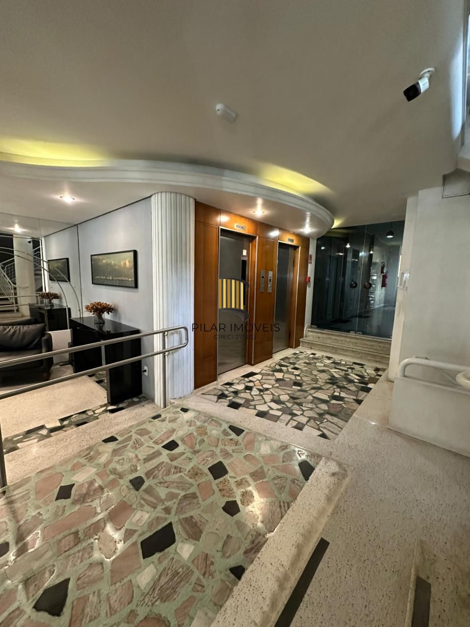 Apartamento 2 dormitórios a venda no Bairro Moinhos de Vento em Porto Alegre RS