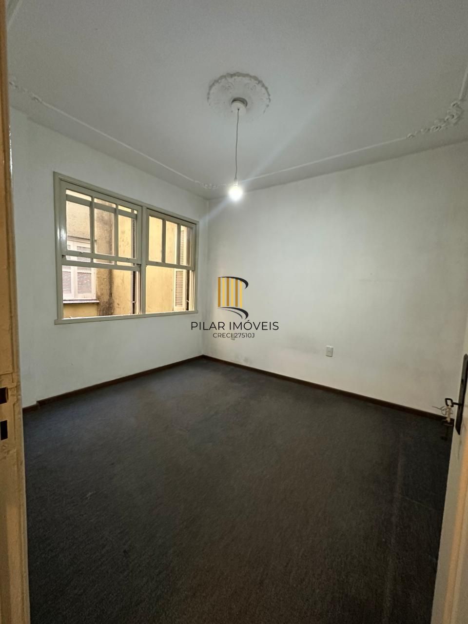 Apartamento 2 dormitórios a venda no Bairro Moinhos de Vento em Porto Alegre RS