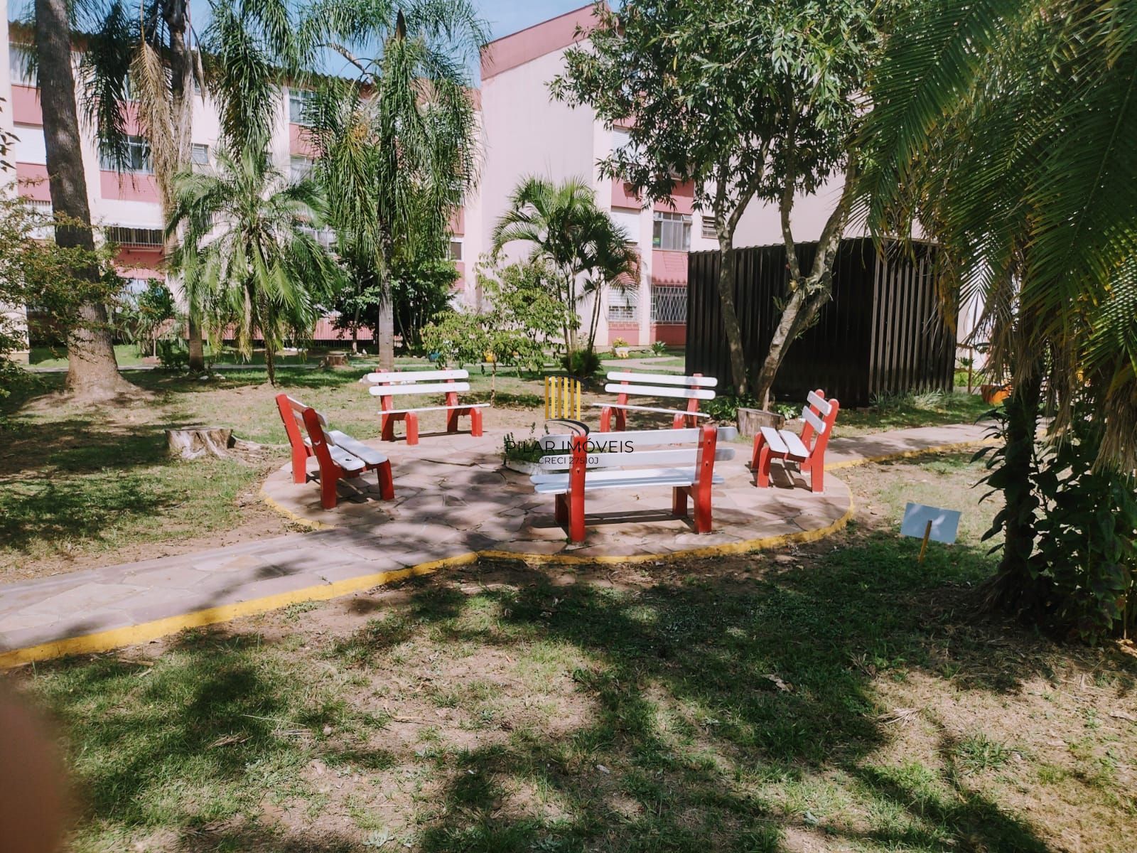 Apartamento 2 quartos, c/móveis planejado, refrigerador e máq. de lavar, sol da manhã,