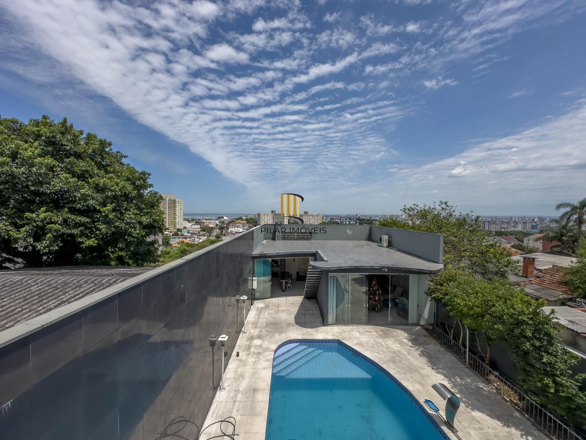 Casa Alto Padrão 3 dormitórios, 2 suítes, 4 banheiros, 4 vagas/box, Bairro Santo Antonio em Porto Alegre RS