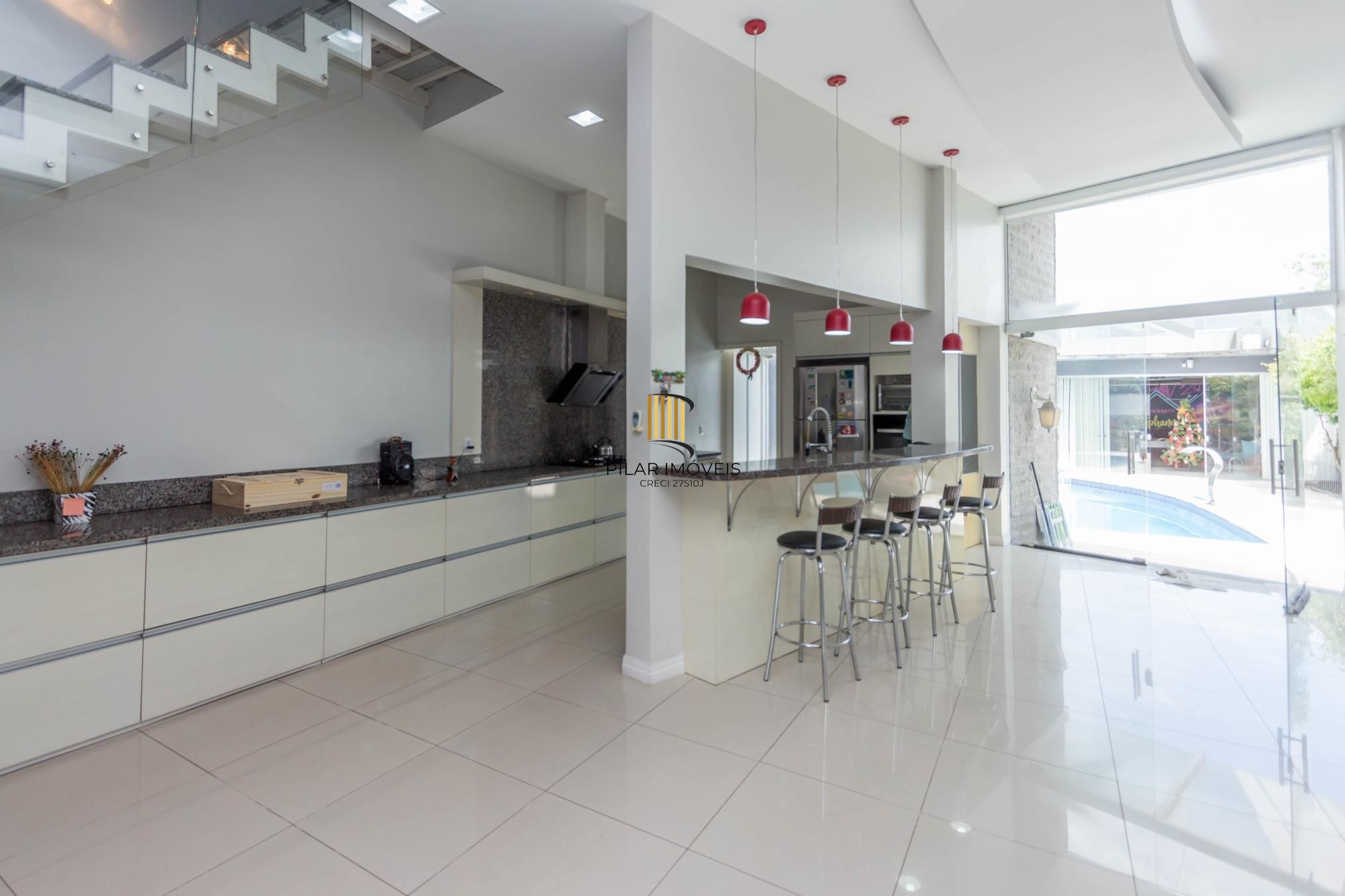 Casa Alto Padrão 3 dormitórios, 2 suítes, 4 banheiros, 4 vagas/box, Bairro Santo Antonio em Porto Alegre RS