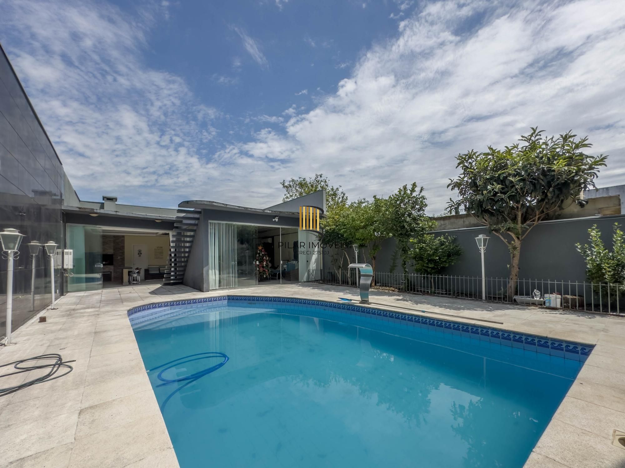 Casa Alto Padrão 3 dormitórios, 2 suítes, 4 banheiros, 4 vagas/box, Bairro Santo Antonio em Porto Alegre RS