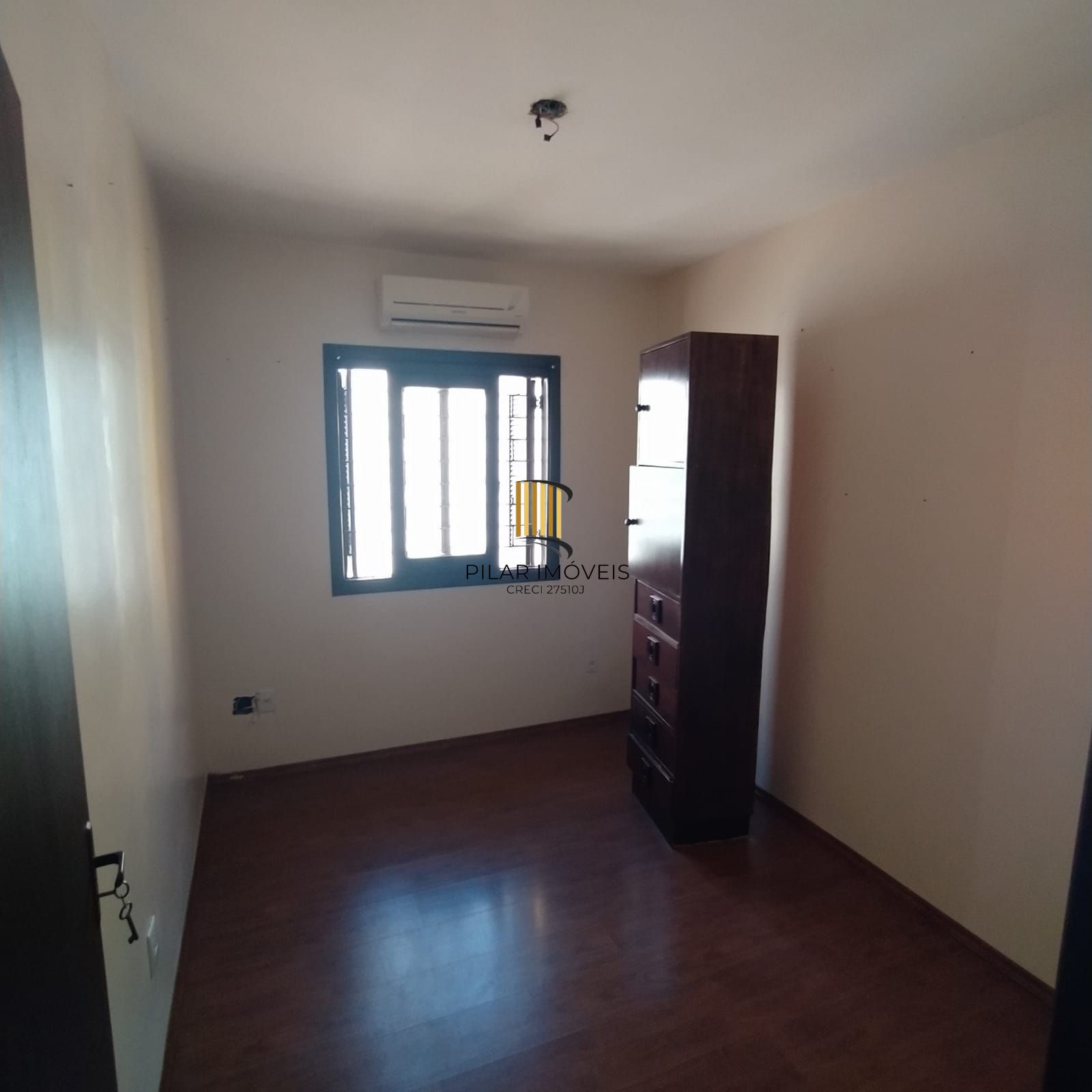 Casa 2 quartos, suíte, cozinha grande, lavanderia, aquecimento a gas, pátio grande