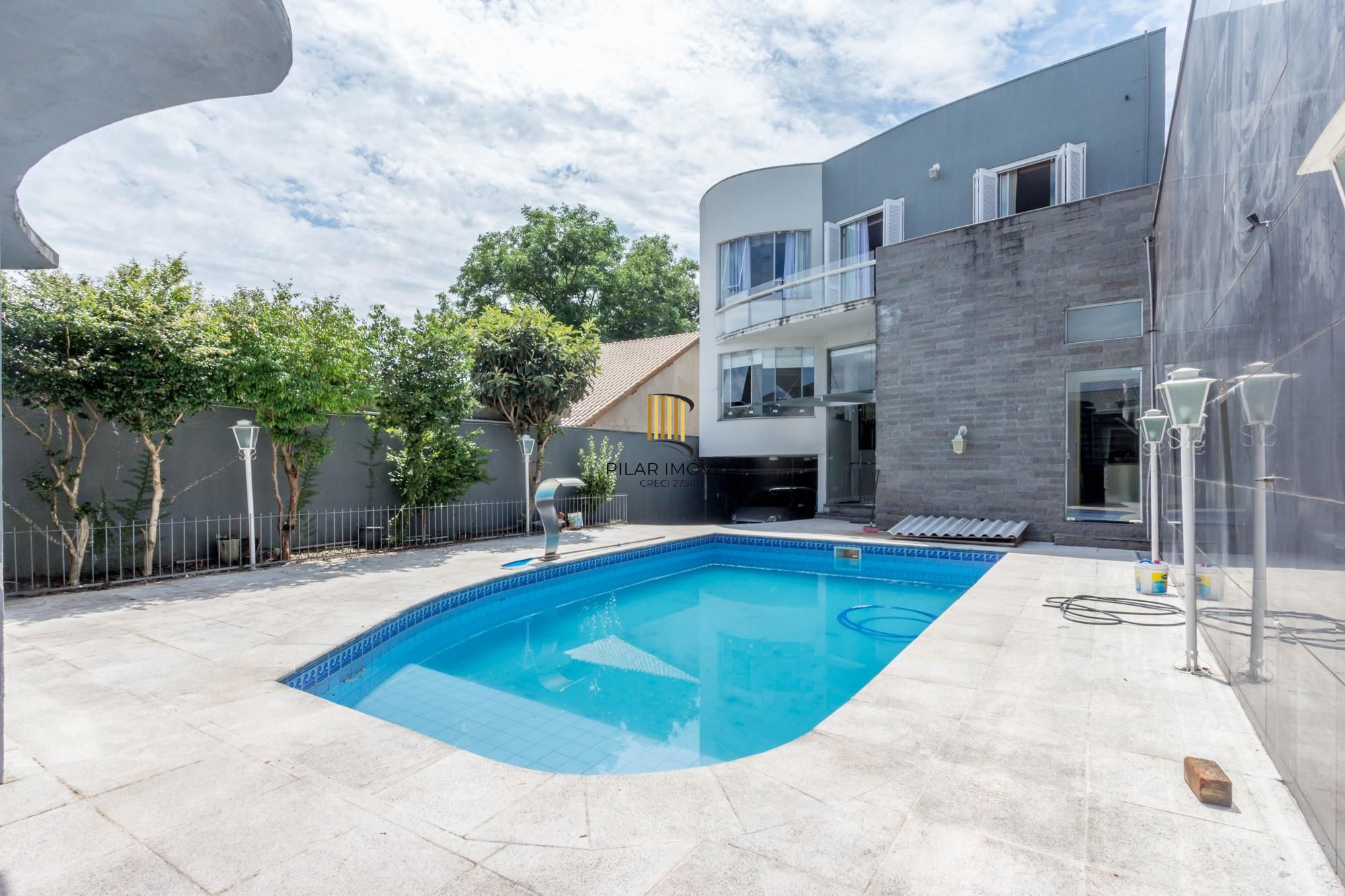 Casa Alto Padrão 3 dormitórios, 2 suítes, 4 banheiros, 4 vagas/box, Bairro Santo Antonio em Porto Alegre RS