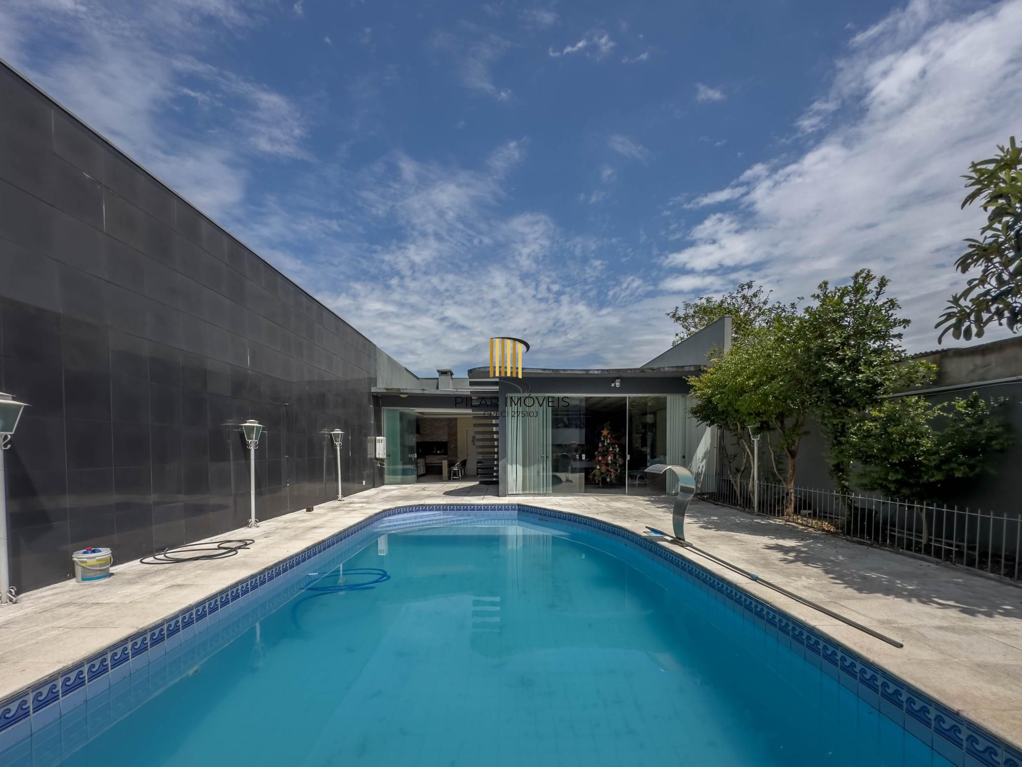 Casa Alto Padrão 3 dormitórios, 2 suítes, 4 banheiros, 4 vagas/box, Bairro Santo Antonio em Porto Alegre RS