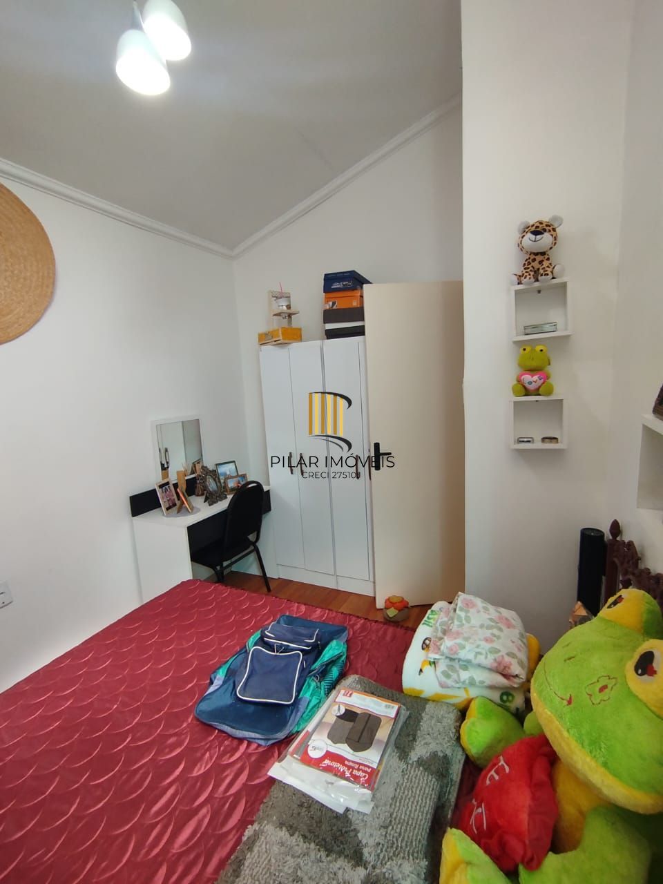 Ótima casa c/3 quartos, suite, 2 vagas e 120m², próximo á Igreja São Jorge