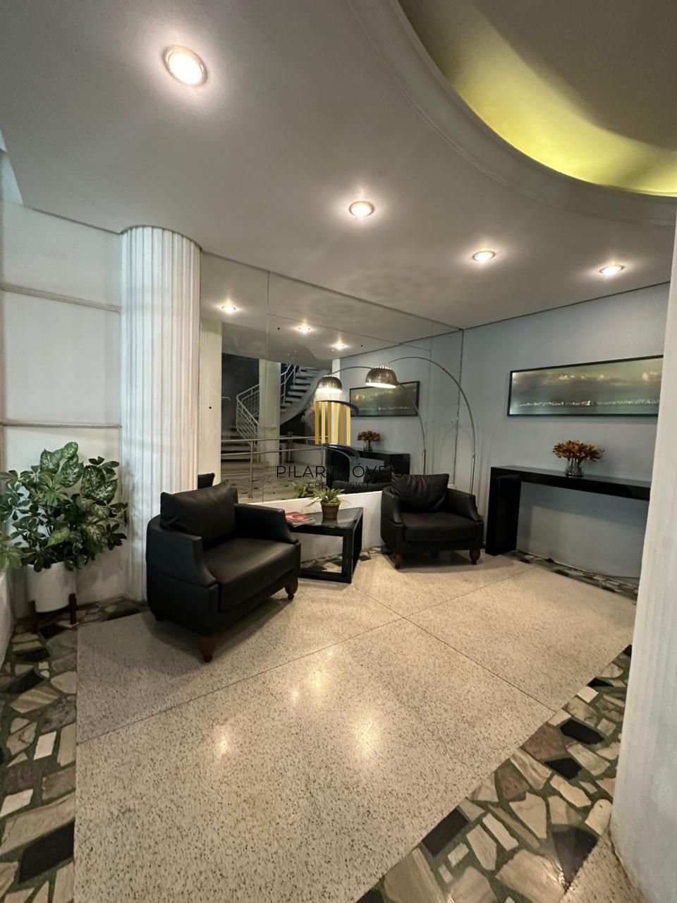 Apartamento 2 dormitórios a venda no Bairro Moinhos de Vento em Porto Alegre RS