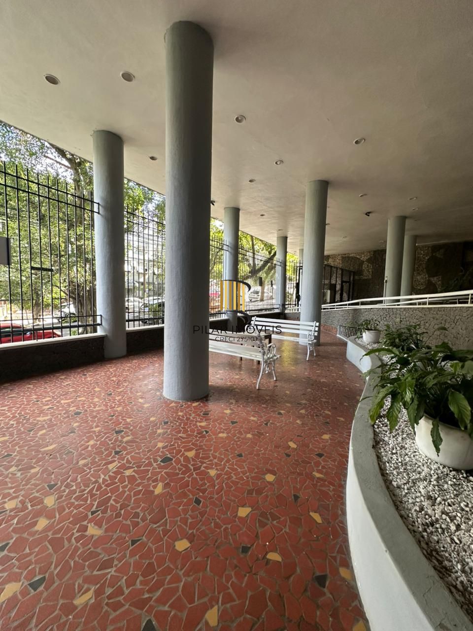 Apartamento 2 dormitórios a venda no Bairro Moinhos de Vento em Porto Alegre RS