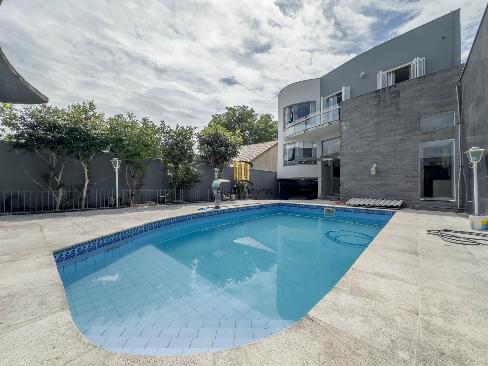 Casa Alto Padrão 3 dormitórios, 2 suítes, 4 banheiros, 4 vagas/box, Bairro Santo Antonio em Porto Alegre RS