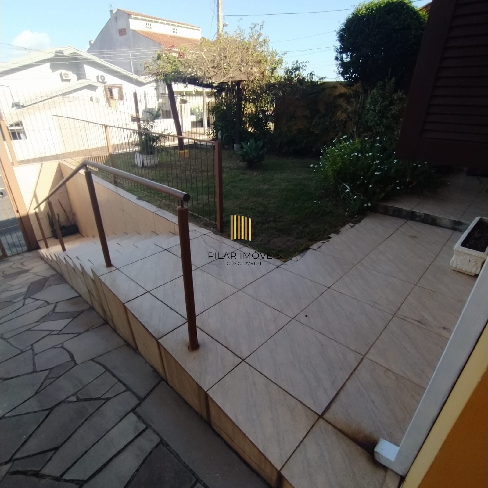 Casa 2 quartos, suíte, cozinha grande, lavanderia, aquecimento a gas, pátio grande