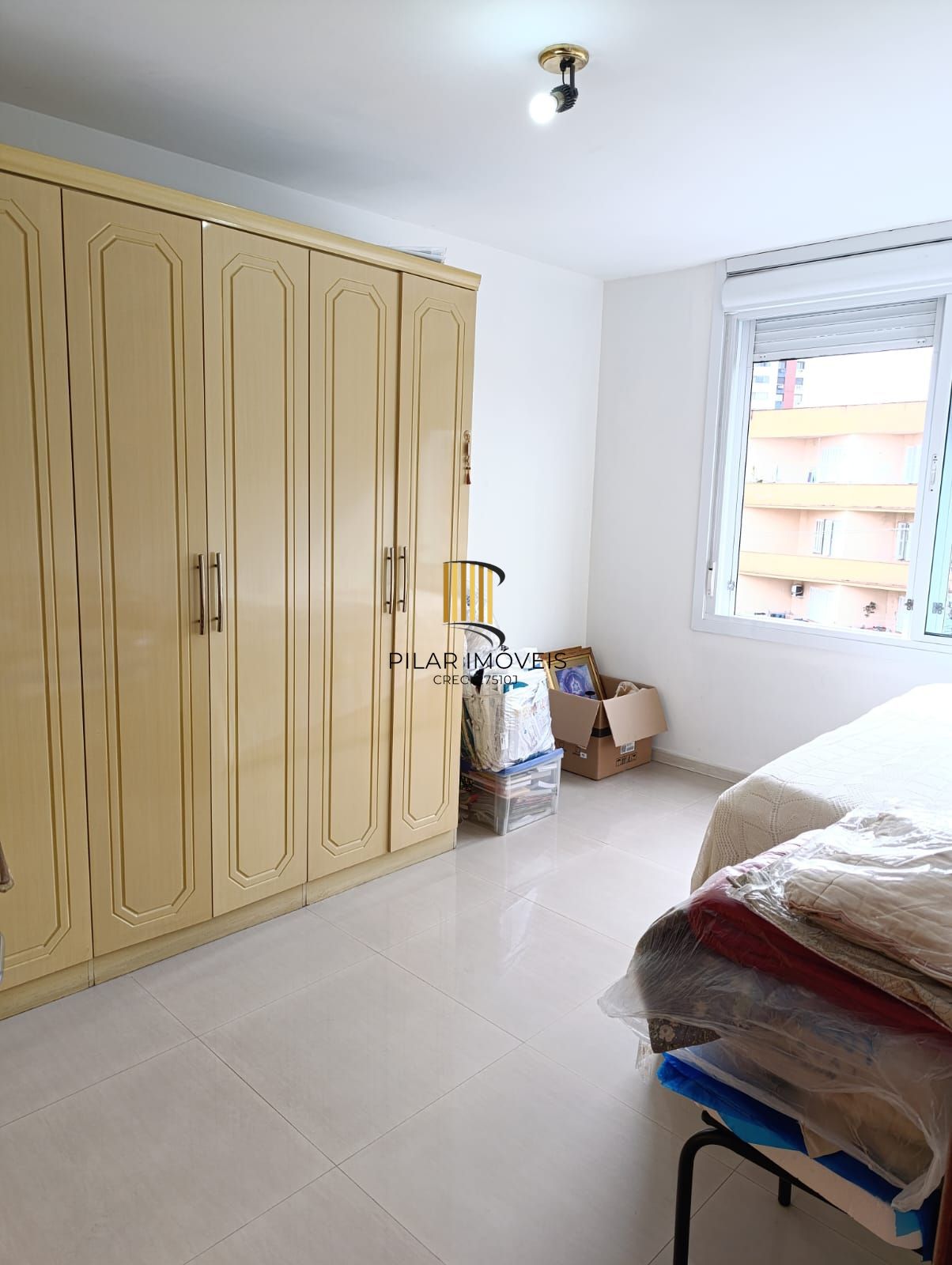 Apartamento 2 quartos, ótima posição solar, REFORMADO, Semi MOBILIADO e ótima localização! no Bairro Santo Antonio / Santana, em Porto Alegre RS